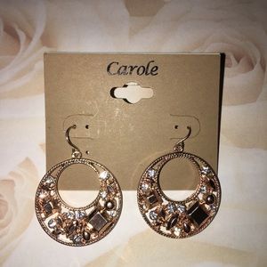 1 pair earrings